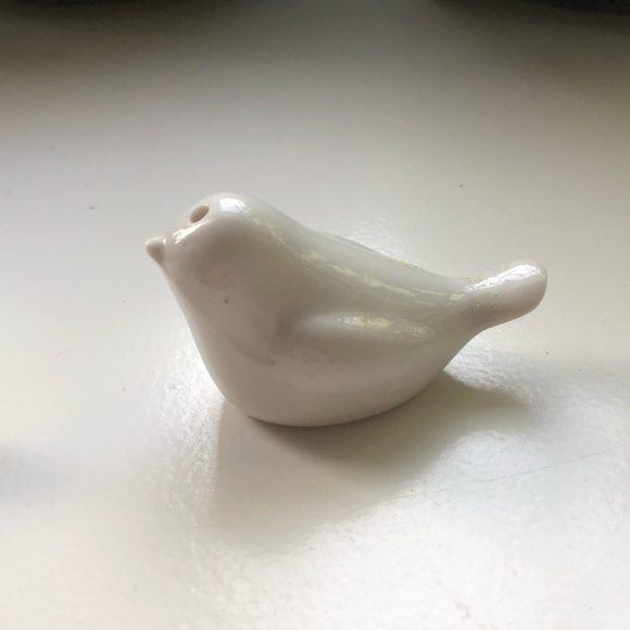 White Birds Salt and Pepper Shakers - Picture 3 of 4